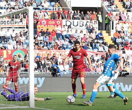 Il Napoli travolge la Roma (4-1), Mertens raggiunge Cavani