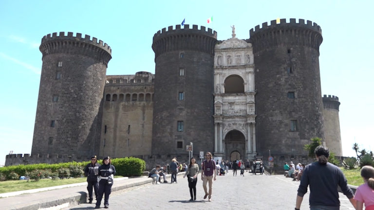Pasqua e Pasquetta a Napoli, la città fa il pieno di turisti