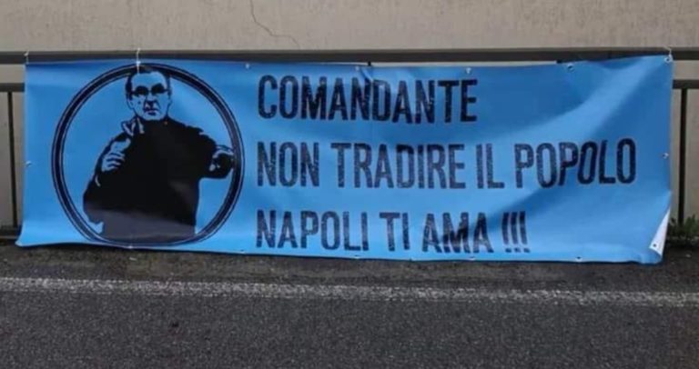 Striscione per Sarri sotto la casa toscana: “Non tradire il popolo, Napoli ti ama”