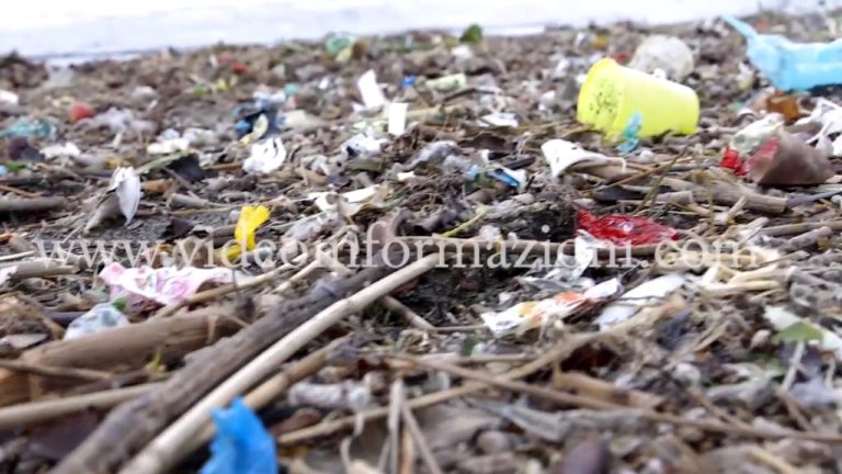 Inquinamento da plastica: alla foce del Sarno una situazione allarmante