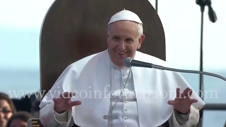 Papa Francesco a Napoli, atterra e riparte dal Parco Virgiliano