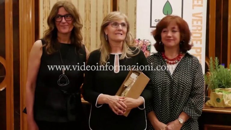 Premio GreenCare 2019 alla Dirigente della Scuola del Parco Verde di Caivano Eugenia Carfora