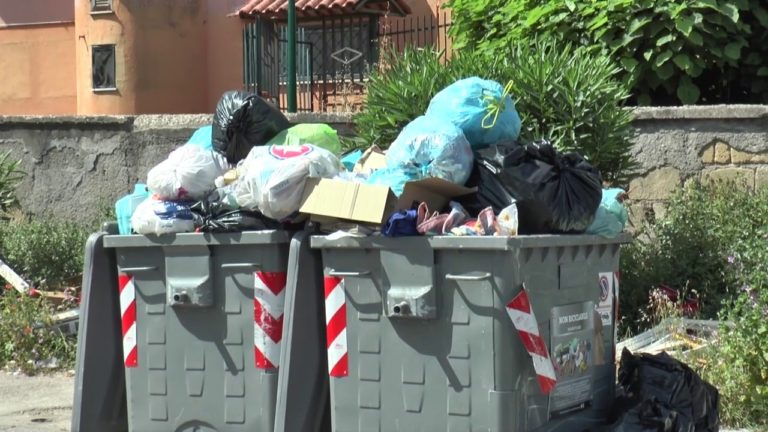 Rifiuti, rallentamenti nella raccolta nell’area Nord-Ovest di Napoli