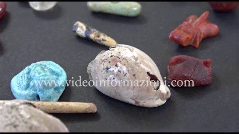 Pompei, ecco il tesoro della fattucchiera: cristalli, gemme e monili legati al mondo femminile