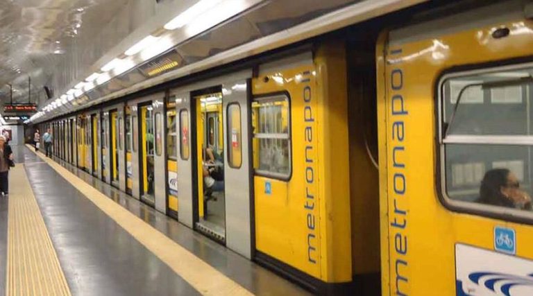 Metro Napoli, 24enne muore travolto da un treno. Stop alla circolazione per tre ore