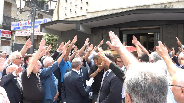 Saluto fascista al funerale dell’ex governatore Rastrelli