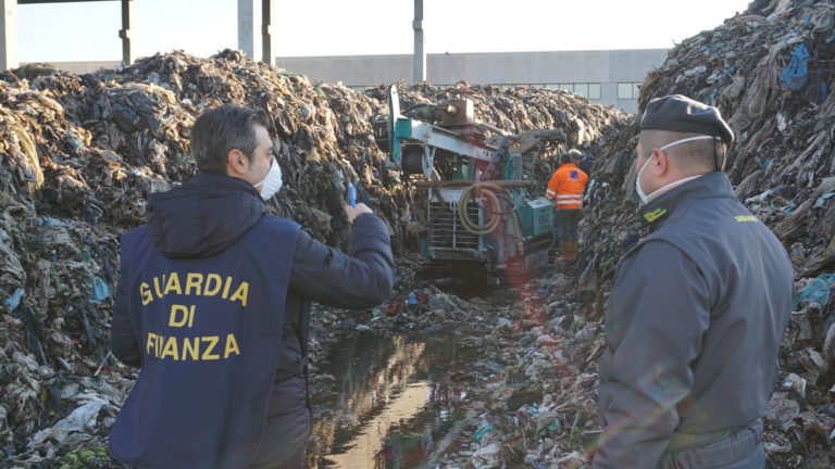 Caserta, arrestato l’amministratore della Lea: rifiuti interrati nel sottosuolo