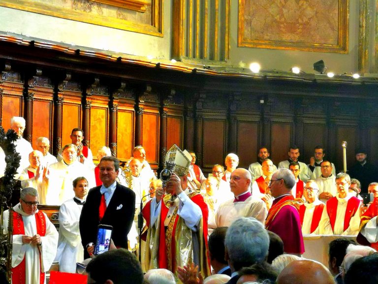 Ore 10.05, San Gennaro scioglie il sangue e Napoli grida al miracolo