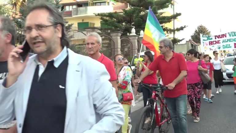 Giugliano, manifestazione contro i roghi tossici