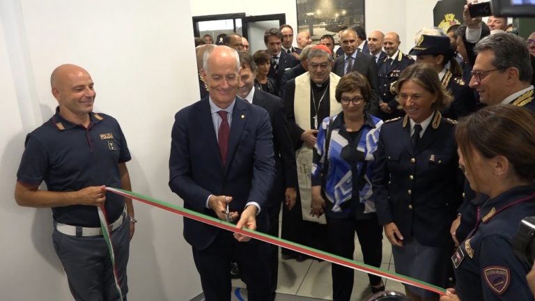 Napoli, Franco Gabrielli inaugura nuova sala operativa della Questura