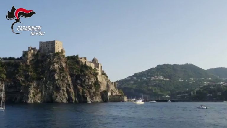 Ischia e Procida, controlli straordinari dei carabinieri: 9 denunce e sanzioni per 20mila euro