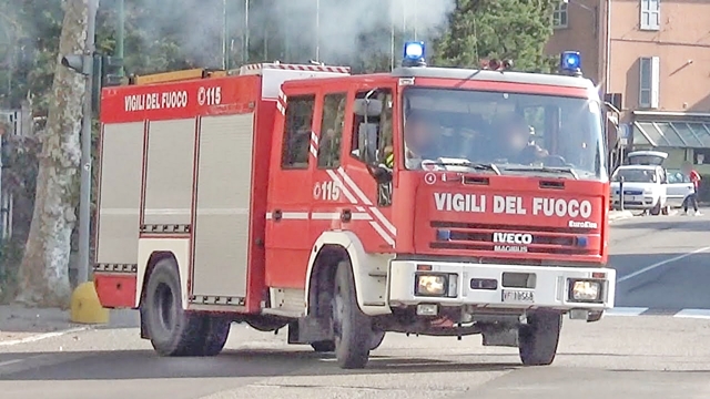 Incendio in un centro di accoglienza per extracomunitari in Irpinia