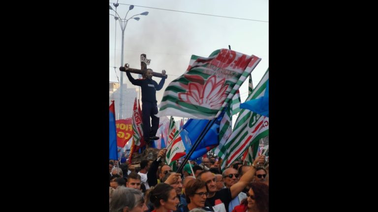 A Napoli lo sciopero generale contro la crisi dell’industria in Campania