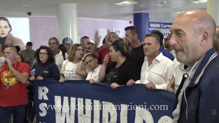 Whirlpool, la protesta si sposta nell’aeroporto di Napoli