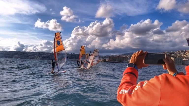 Napoli, lezioni di windsurf con Alessandra Sensini