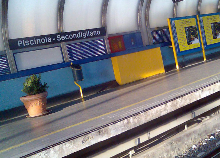 Allarme bomba alla stazione metro di Piscinola, linea 1 limitata alla tratta Garibaldi-Colli Aminei