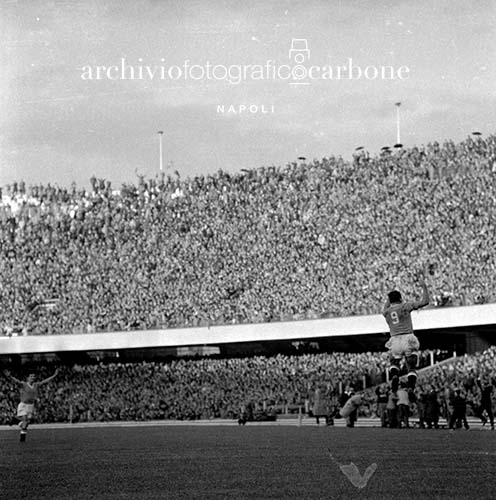 Lo stadio San Paolo inaugurava 60 anni fa: le foto dell’Archivio Carbone ne ripercorrono la costruzione