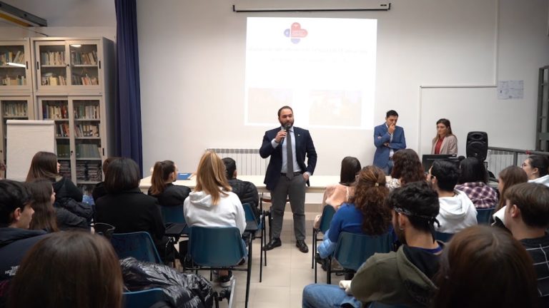 Assunzione di alcol, farmaci e droga tra i giovani: FAST incontra gli studenti del Vittorini