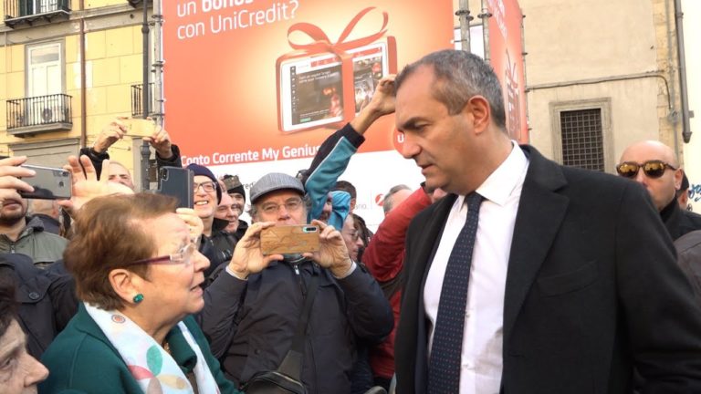 Rifiuti, il sindaco de Magistris: “Abbiamo ripulito Napoli”