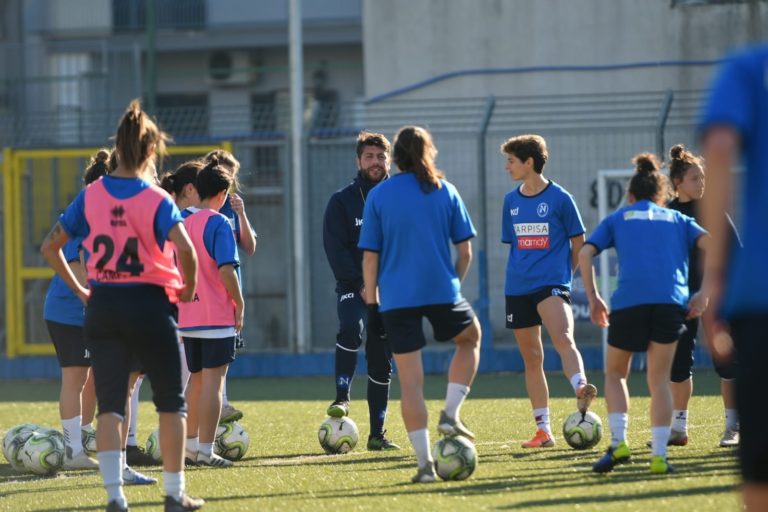 Calcio femminile, il Napoli a caccia della vittoria per scacciare la crisi