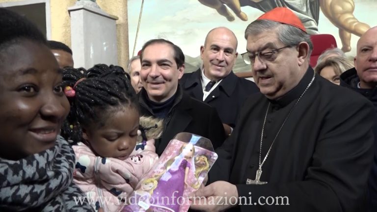 La Befana dei migranti nel Duomo di Napoli, cardinale Sepe celebra la Festa dei Popoli