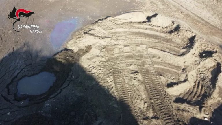Carbonara di Nola, prelevano acque reflue da un bacino per smaltirle nella fogna: denunciati