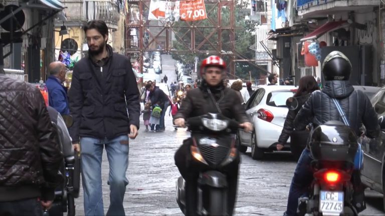 Alto impatto a Forcella, presidi e controlli dei carabinieri nelle attività commerciali