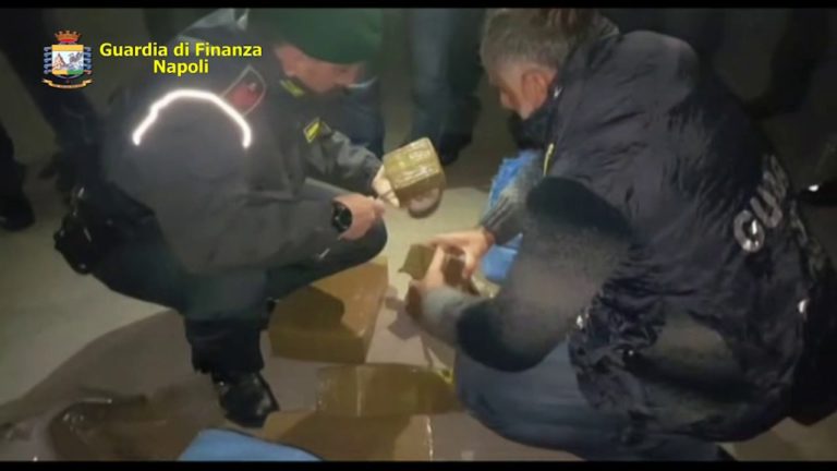 Napoli, droga dal Sudamerica alla ‘ndrangheta: arrestato narcotrafficante latitante