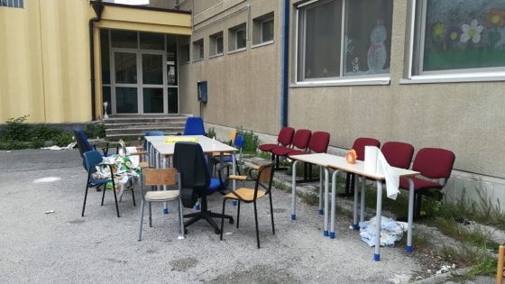 Grigliata in una scuola a Pasquetta, Poggiani (III Municipalità): “Siete il male di questa città”