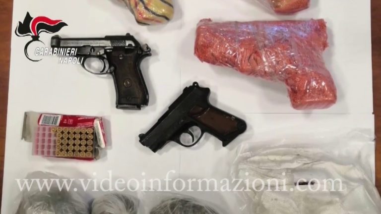 Armi e droga nascoste in uno scantinato a Napoli: arrestato un 36enne