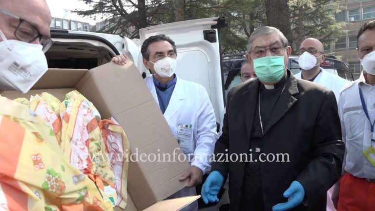 Il Cardinale Sepe consegna ventilatori polmonari donati da Papa Francesco al Cotugno
