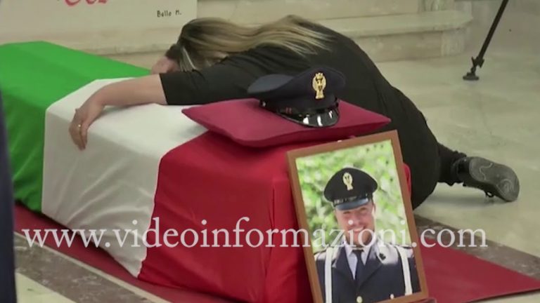 Poliziotto ucciso a Napoli, i funerali a Secondigliano