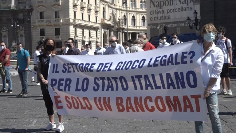 Gioco e scommesse a rischio, flash mob a Napoli