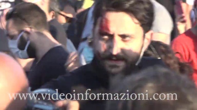 Salvini a Mondragone, scontri e tensioni: interrotto discorso leader della Lega