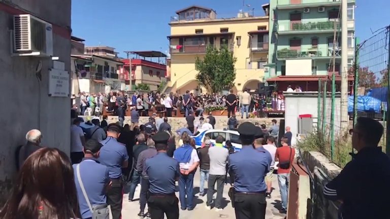 Crollo Pianura, celebrati i funerali di Ciro Petrucci