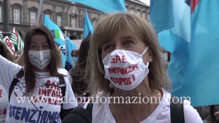 Napoli, sciopero scuola: sindacati in piazza Plebiscito