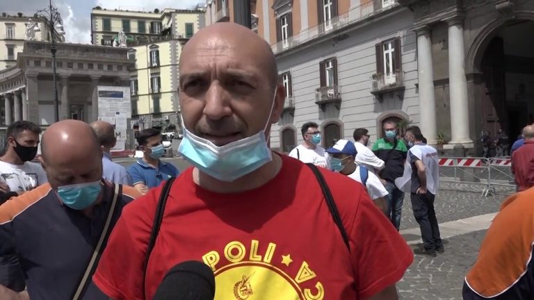 Whirlpool, i lavoratori consegnano una petizione al prefetto di Napoli