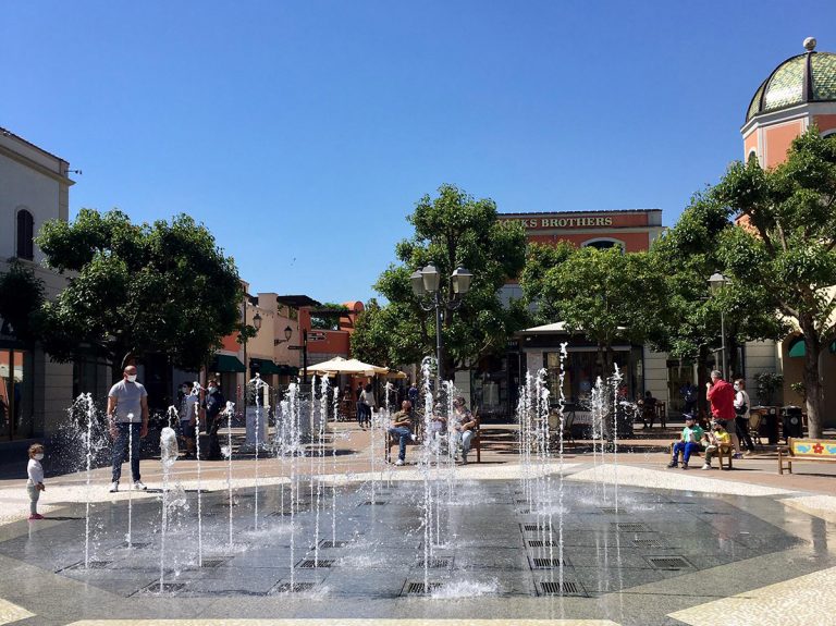 Aspettando i saldi, shopping imperdibile a La Reggia Designer Outlet