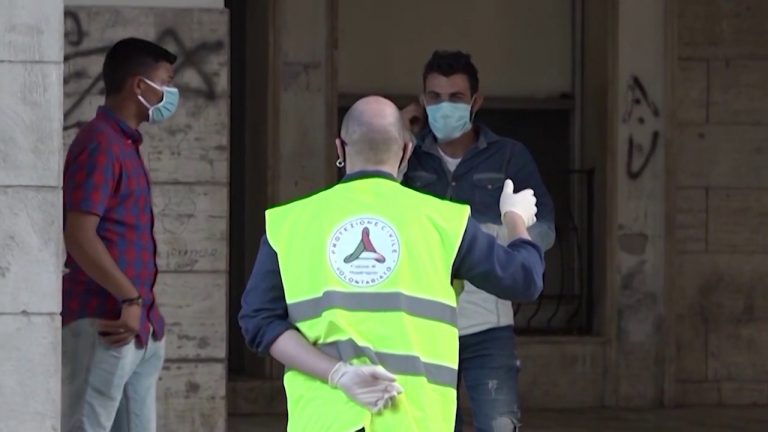 Coronavirus in Campania, mille euro di multa per chi non indossa la mascherina