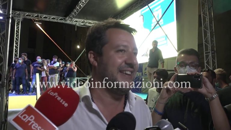 Mille in piazza a Napoli per Salvini, che marcia già su Palazzo San Giacomo