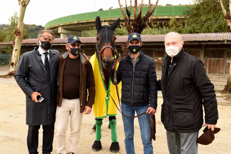 A Napoli Face Time Bourbon, il cavallo più forte del mondo: domani in pista per il Lotteria