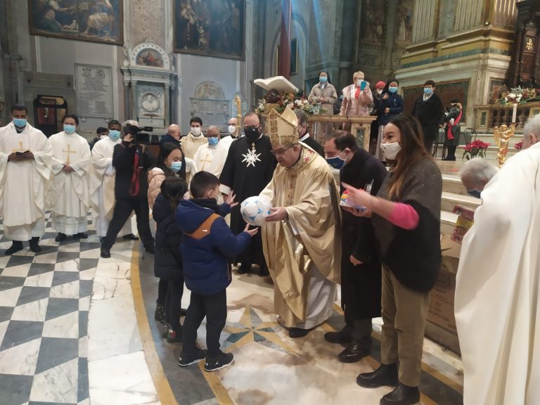 Epifania di solidarietà al Duomo con il cardinale Sepe