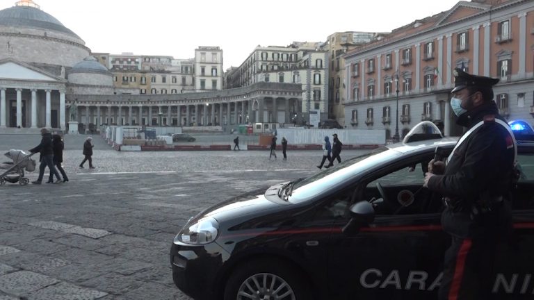 Convalidato l’arresto del 17enne che ha accoltellato l’ex fidanzata a piazza del Plebiscito