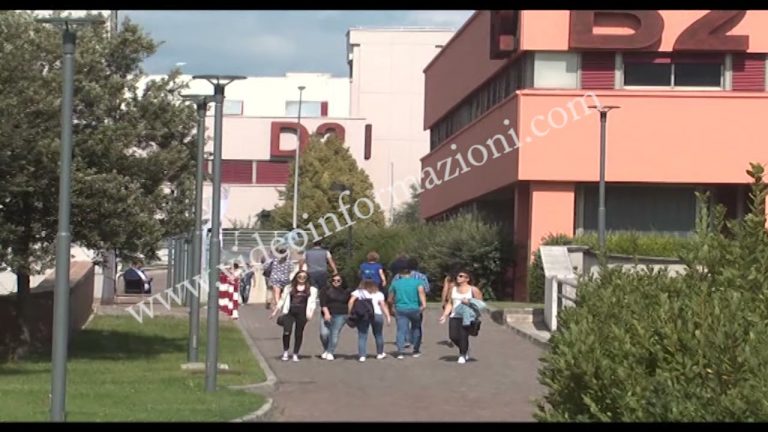 Esami falsi e lauree irregolari, arrestati due dipendenti dell’Università di Salerno