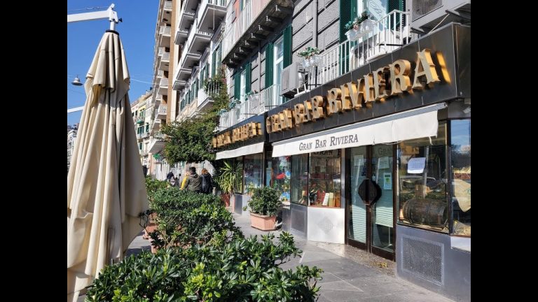 Il Gran Bar Riviera di Napoli chiude, in fallimento lo storico locale di Chiaia