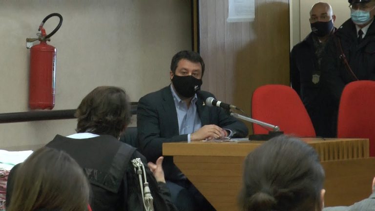 Salvini in tribunale a Napoli, questa volta non da imputato
