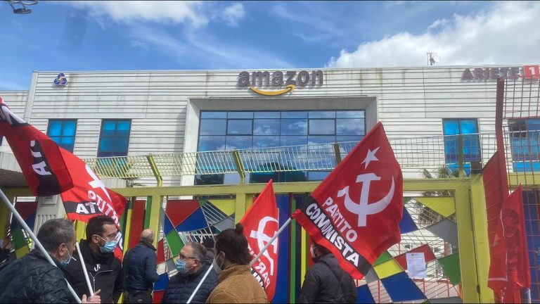 Sciopero Amazon, a Napoli lavoratori incrociano braccia ma restano a casa