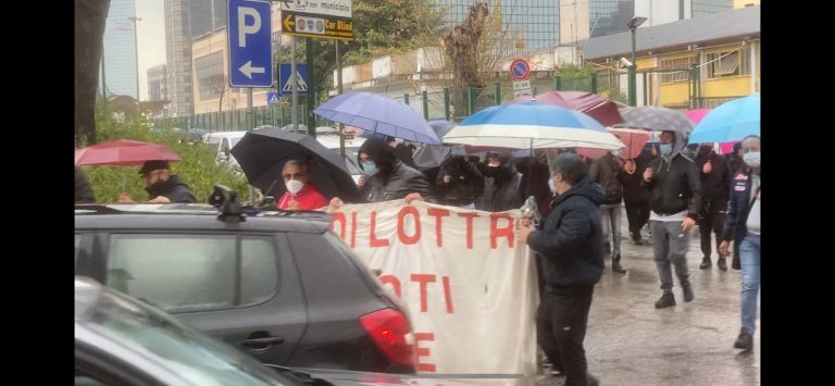 Napoli, disoccupati in piazza: traffico in tilt