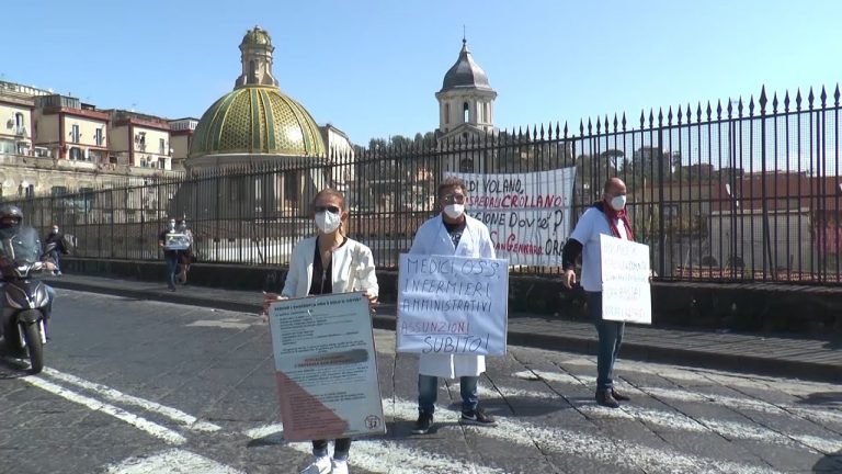 Blocco stradale dei medici del San Gennaro: “Chiediamo la riapertura dei reparti”