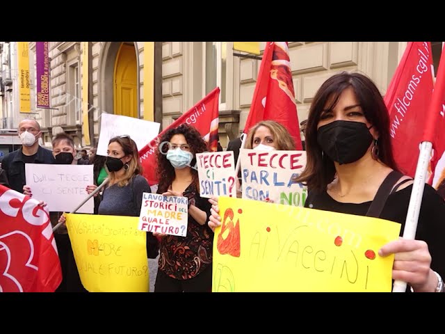 Napoli, protesta dei lavoratori in appalto del Museo Madre